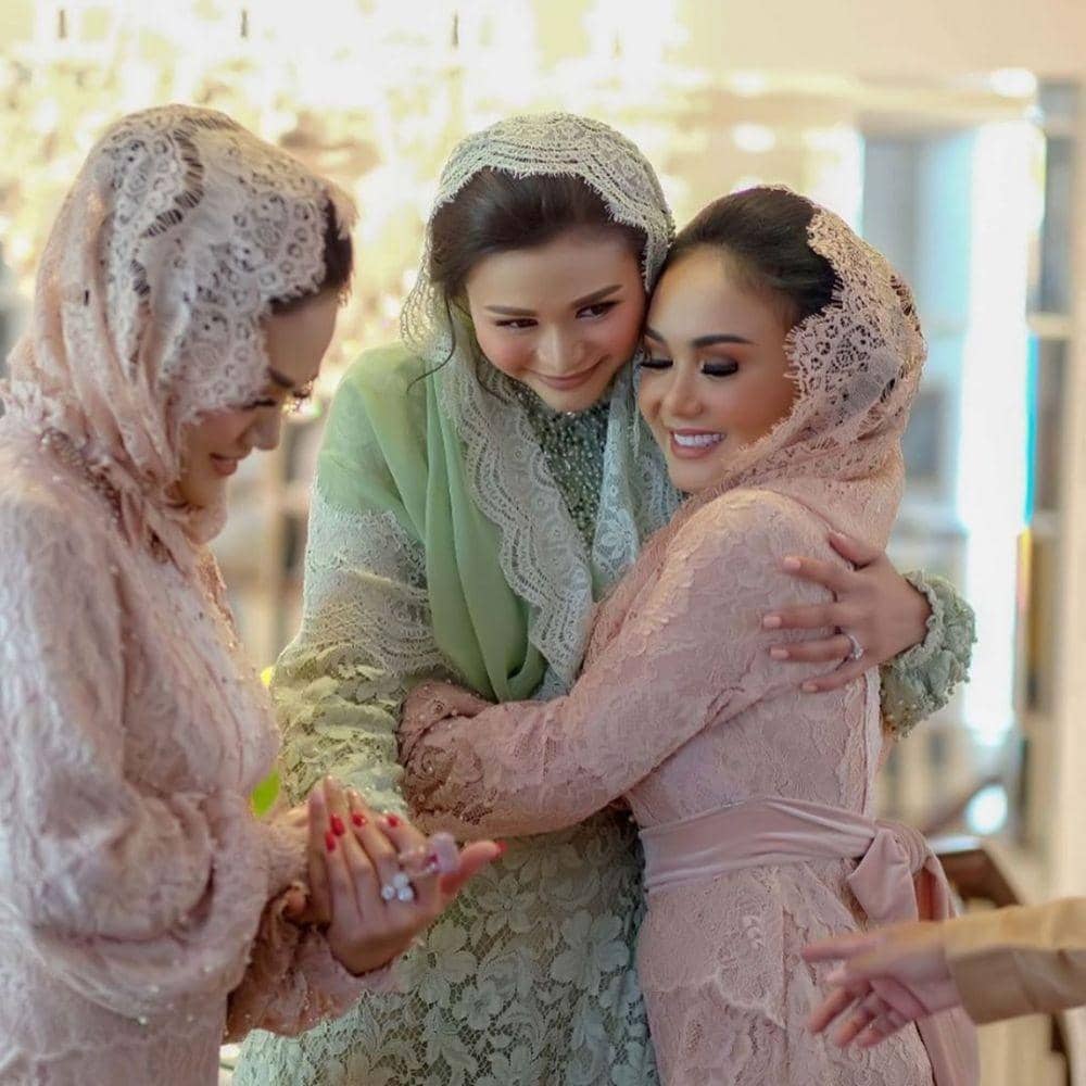 instagram.com/yunishara36