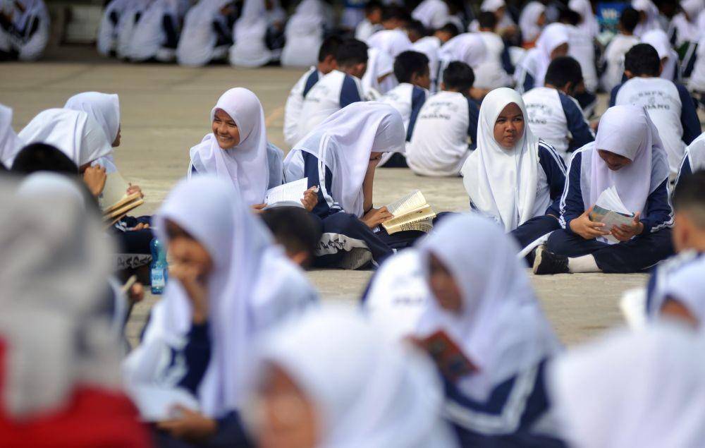 Ilustrasi siswi SMP. ANTARA FOTO/Iggoy el Fitra