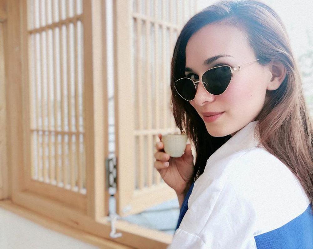 instagram.com/celinajade