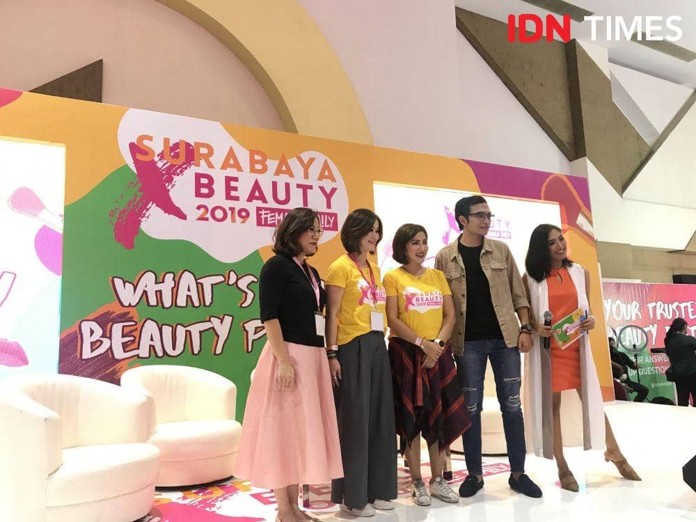 Para pembicara berfoto bersama. 8 November 2019. IDN Times/Rully Bunga