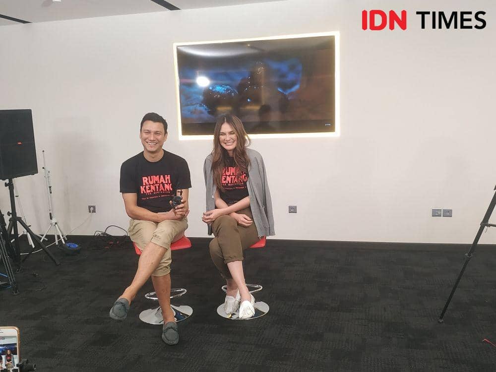 Chirstian Sugiono dan Luna Maya saat mengunjungi kantor IDN Media HQ, Gatot Subroto, Jakarta, (8/11). IDN Times/Erfah Nanda