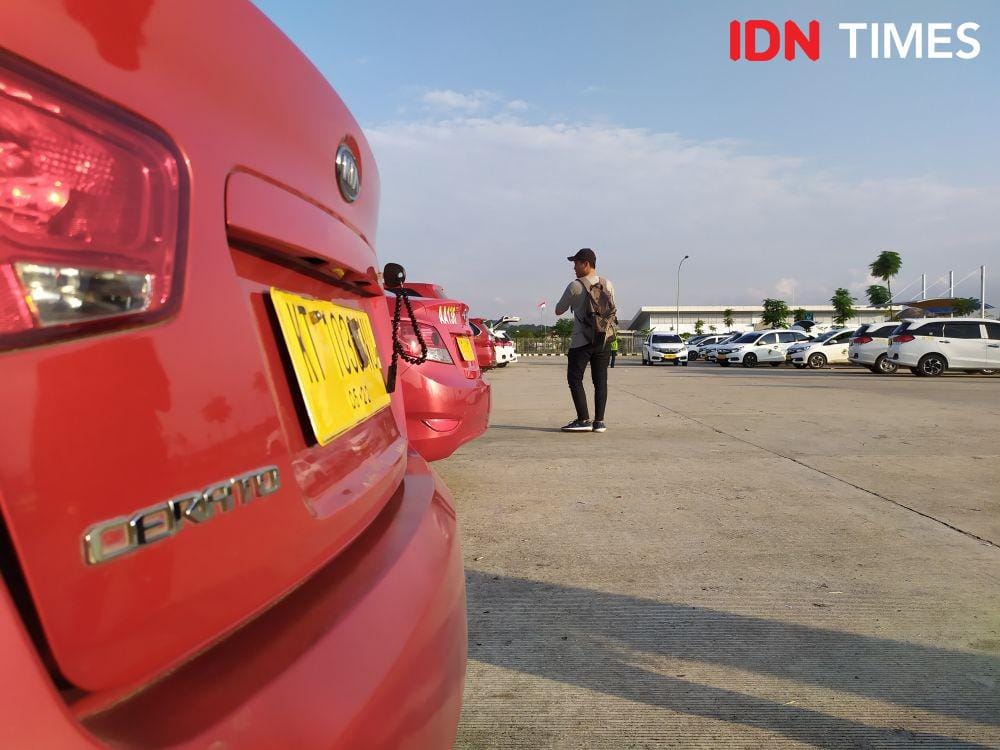 Pangkalan taksi Bandara APT Pranoto Samarinda (IDN Times/Yuda Almerio)