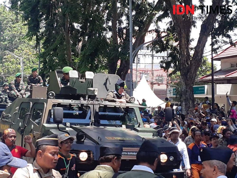 Wali Kota Surabaya saat menghadiri Parade Juang Surabaya. IDN Times/Ardiansyah Fajar