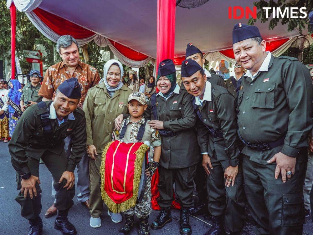 Tampak Wali Kota Surabaya Tri Rismaharini dalam memeriahkan acara Parade Surabaya Juang 2019 (9 November 2019). IDN Times/Reza Iqbal