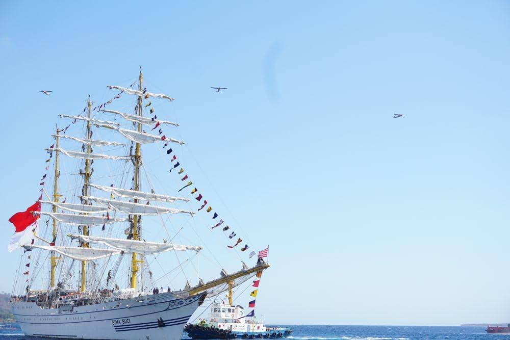 KRI Buma Suci telah melakukan perjalanan sejak 5 Agustus 2019 dengan membawa total 211 orang di antaranya 103 taruna, 89 Anak Buah Kapal (ABK), dan 19 Staff Pelatih. IDN Times/Mohamad Ulil Albab