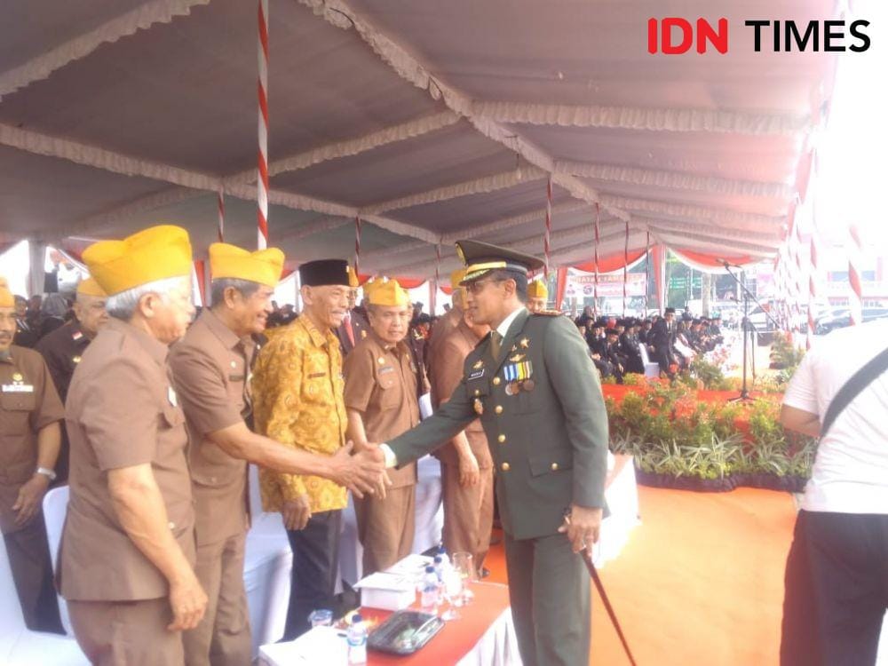 Situasi upacara peringatan hari pahlawan di BKB Palembang (IDN Times/Feny Maulia Agustin)