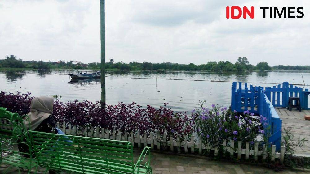 Taman Wisata Danau Siombak sepi pengunjung karena bau bangkai babi yang menyengat (Prayugo Utomo/IDN Times)