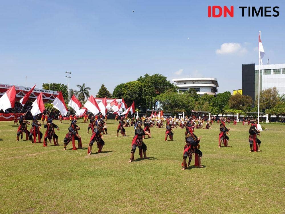 Upacara Hari Pahlawan di Surabaya, Minggu (10/11). IDN Times/Vanny El Rahman