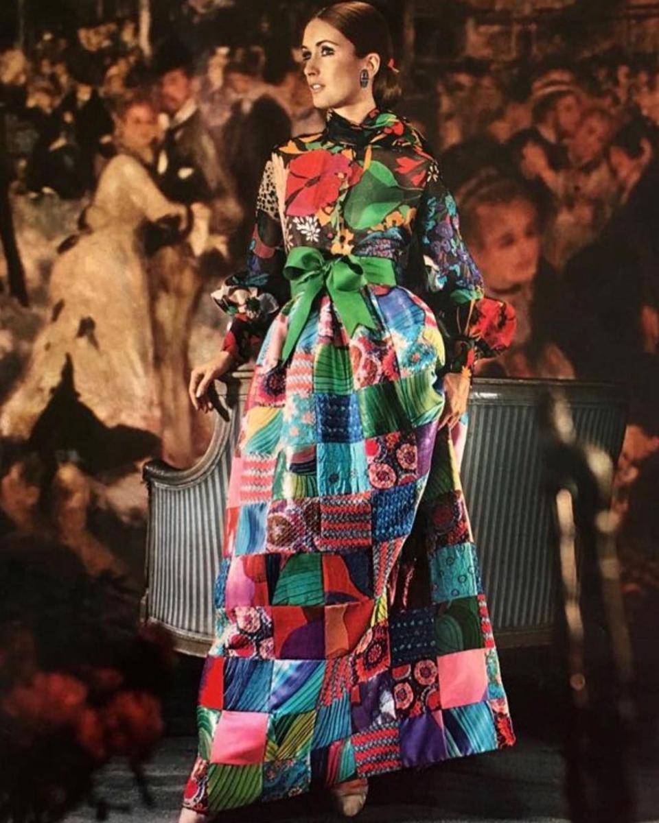 Instagram/vintagefashionmagazines
