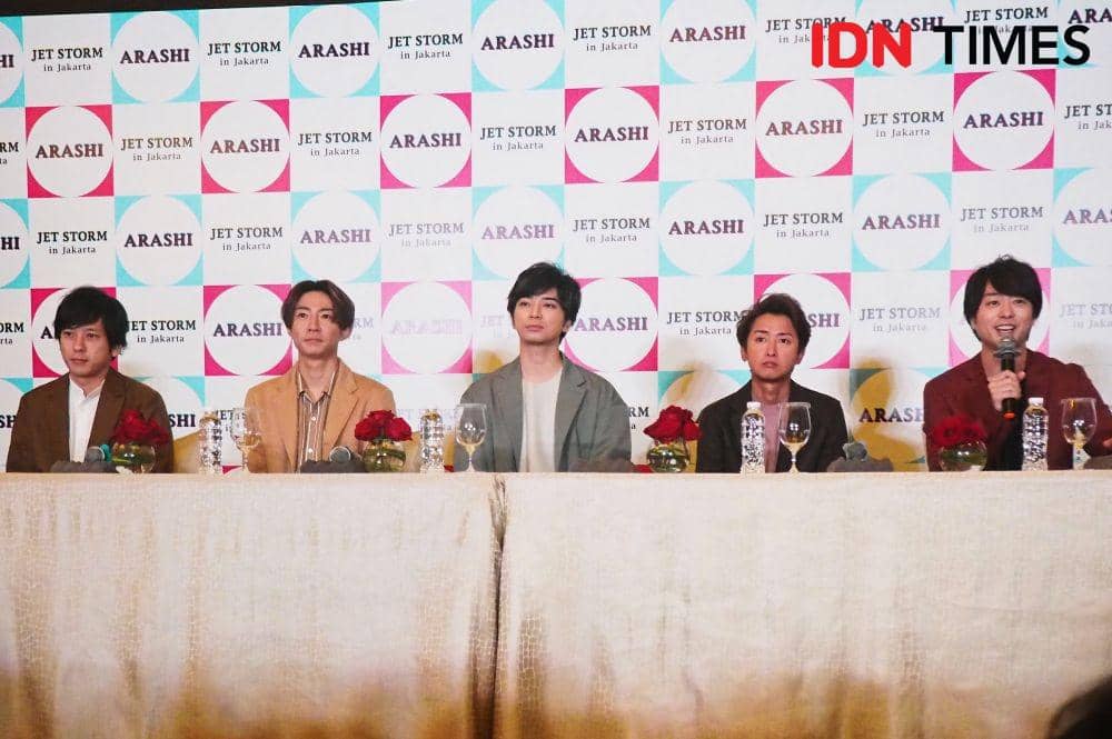 Arashi, mengaku senang akhirnya bisa menyapa langsung para penggemar di Indonesia | IDN Times/Triadanti