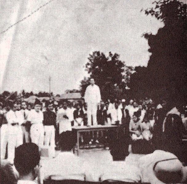 Moeis Hassan saat peletakan batu pertama Tugu 40 Tahun Kebangunan Nasional pada 20 Mei 1948 (Wikimedia.org)