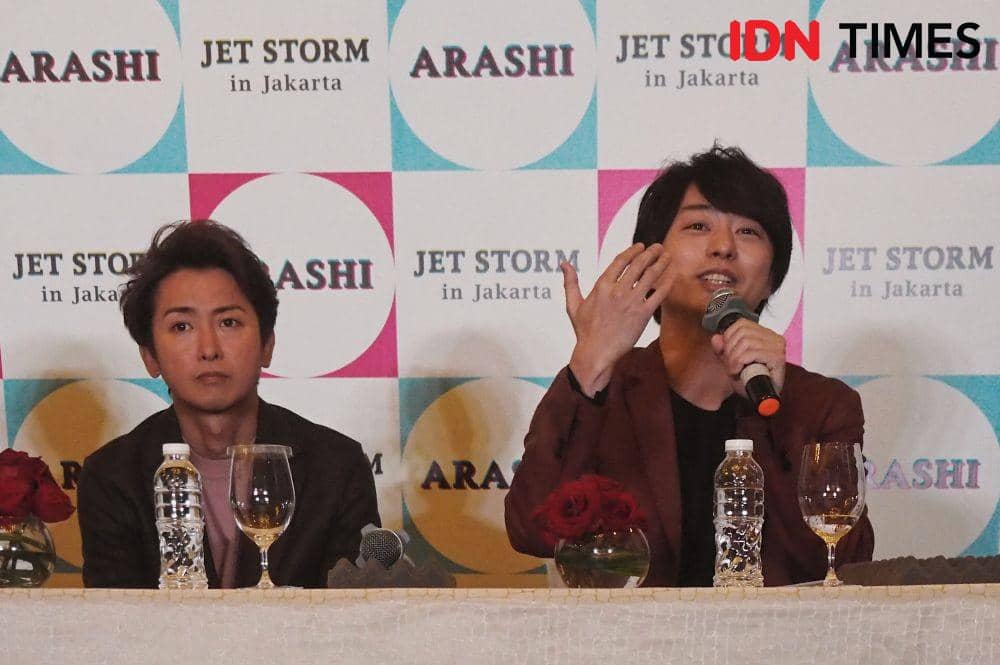 Grup ini beranggotakan Ohno Satoshi, Sho Sakurai, Jun Matsumoto, Ninomiya Kazunari, dan Aiba Masaki | IDN Times/Triadanti