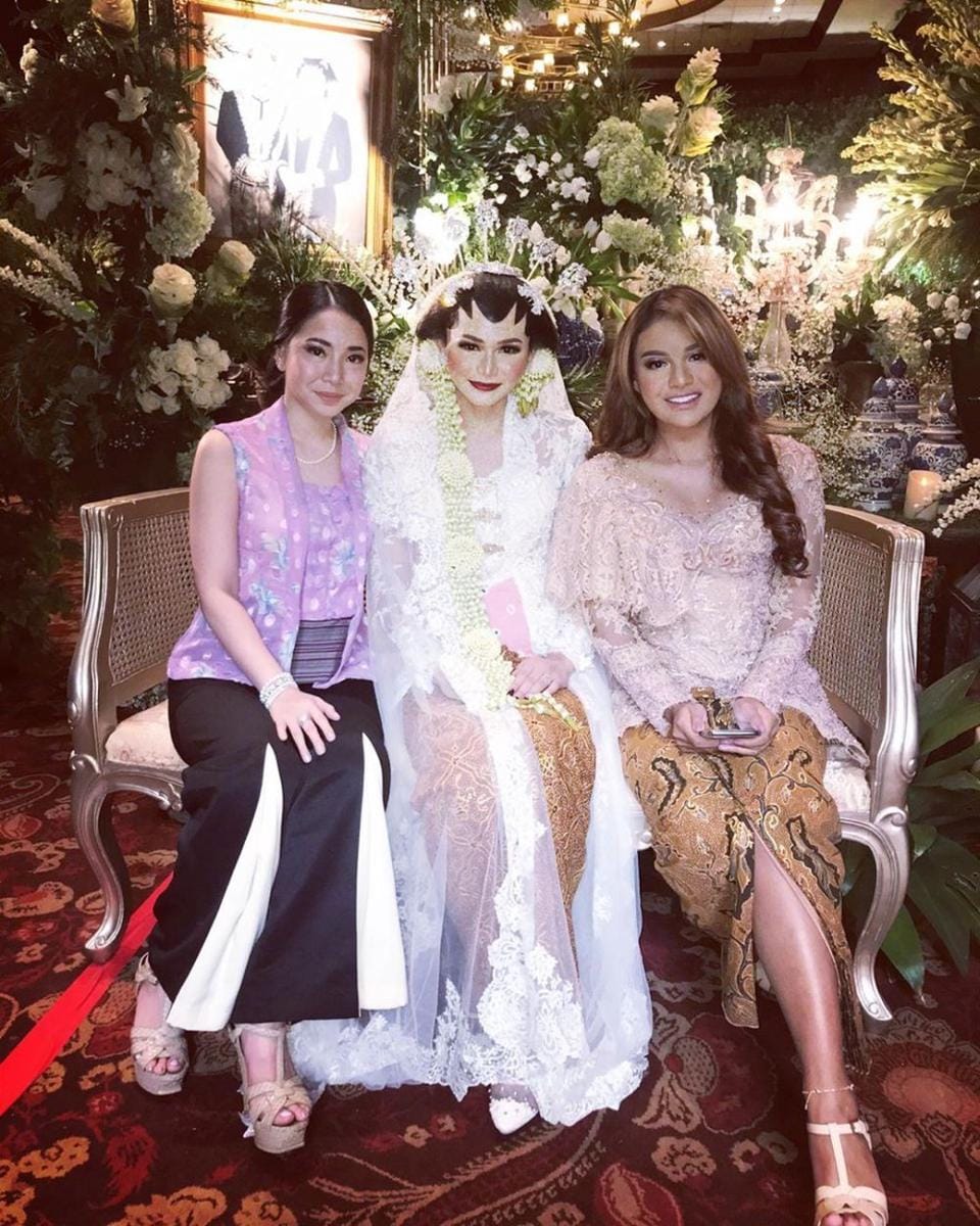 instagram.com/aurelie.hermansyah