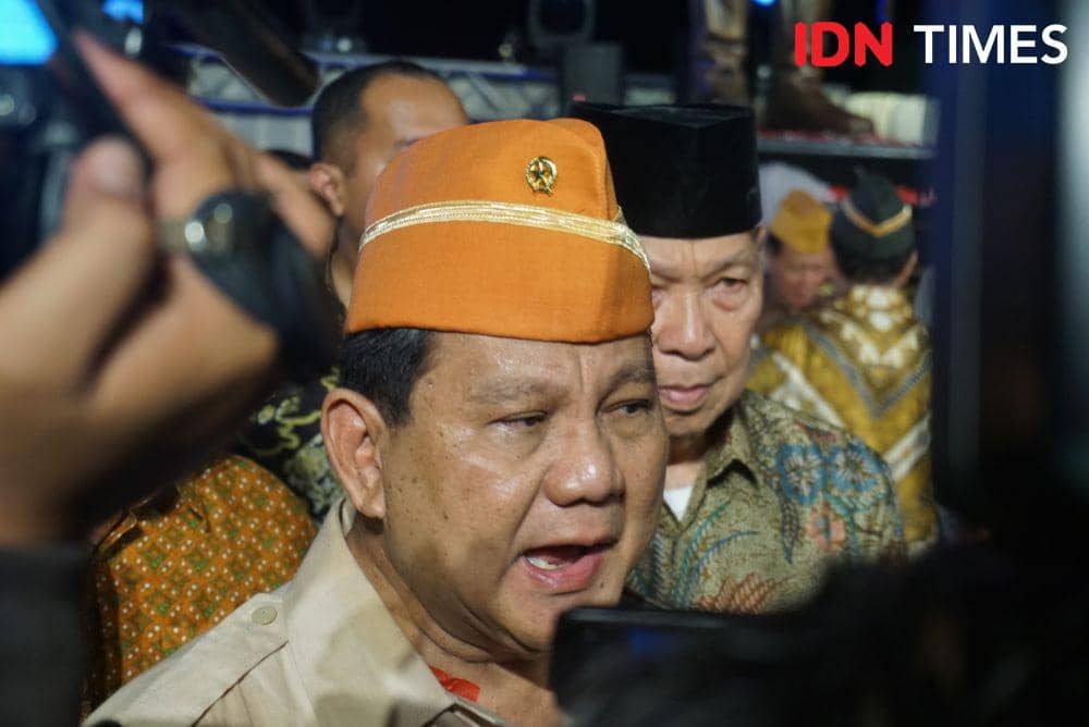 Menhan Prabowo Subianto usai meresmikan patung Panglima Besar Jenderal Sudirman di Gamping, Sleman, DIY, Minggu (10/11). (IDN Times/Tunggul Kumoro)
