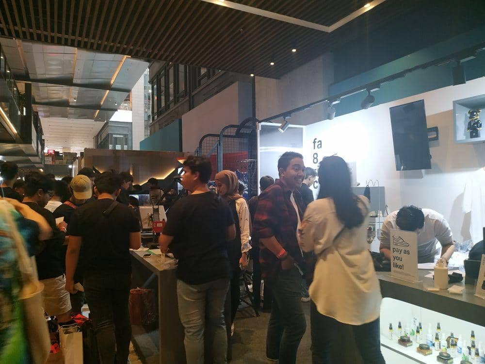 Keramaian di Urban Sneaker Society di SCBD, Jakarta, (10/11). IDN Times/Erfah Nanda