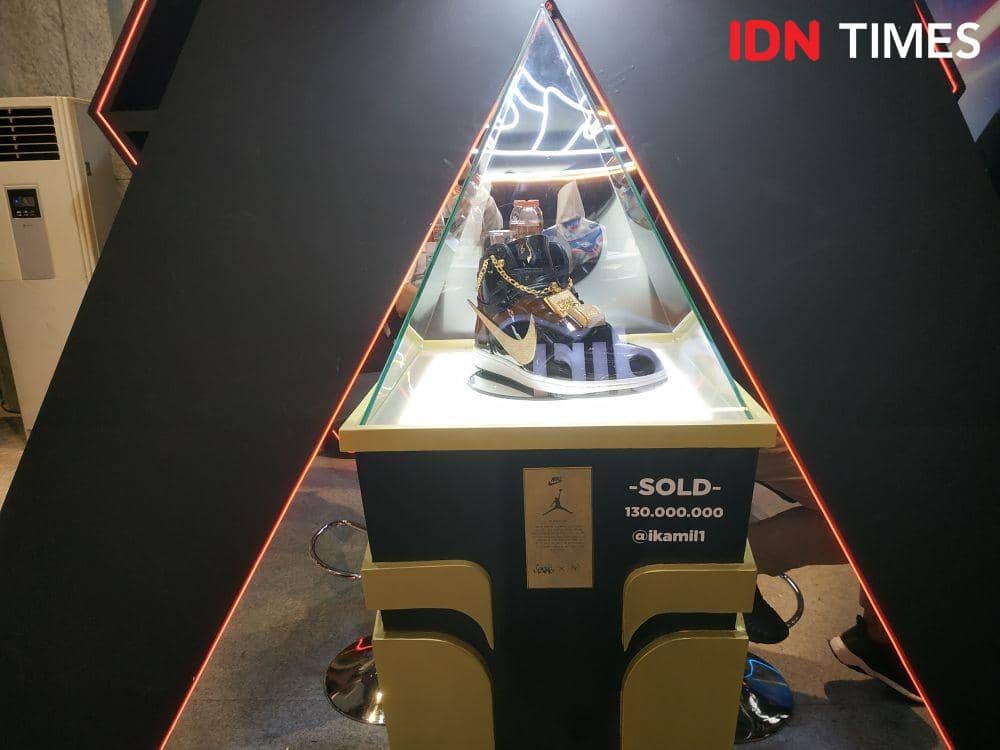 Salah satu sepatu mahal hingga ratusan juta di Urban Sneaker Society di SCBD, Jakarta, (10/11). IDN Times/ Erfah Nanda