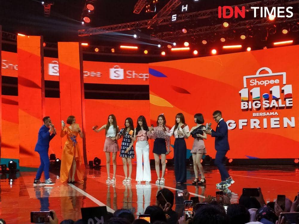 Penampilan GFRIEND saat goyang Shopee. 10 November 2019. IDN Times/Nadia Umara