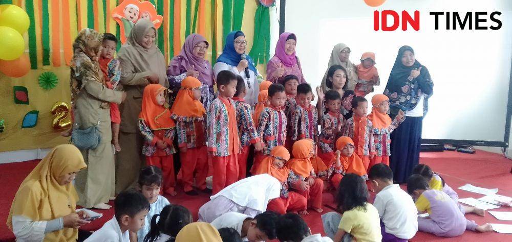Ilustrasi anak-anak diberi pemahaman tentang kesehatan gigi. IDN Times/Daruwaskita