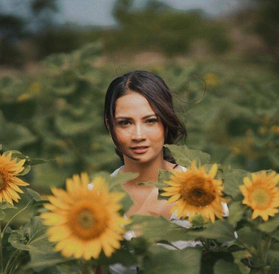 Instagram.com/vanessaangelofficial