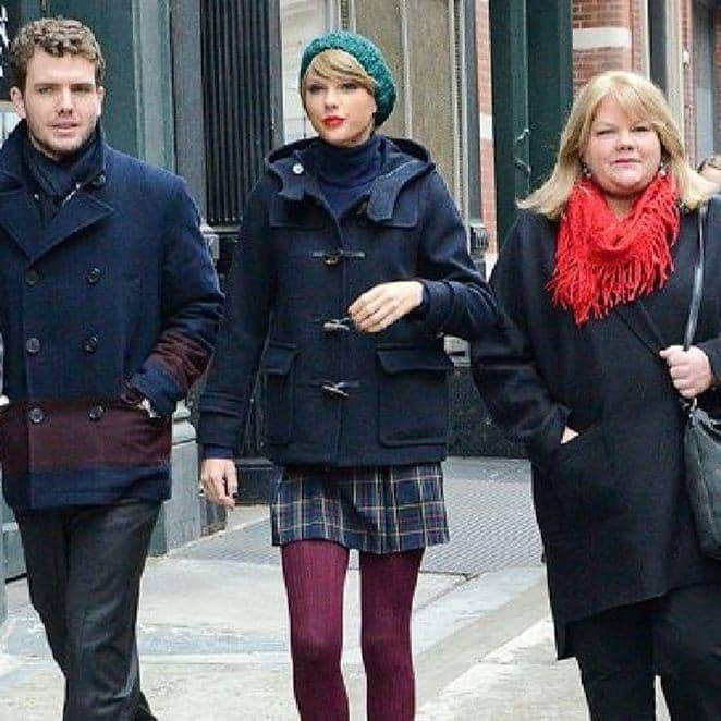 Instagram/weneverevergooutofstyle