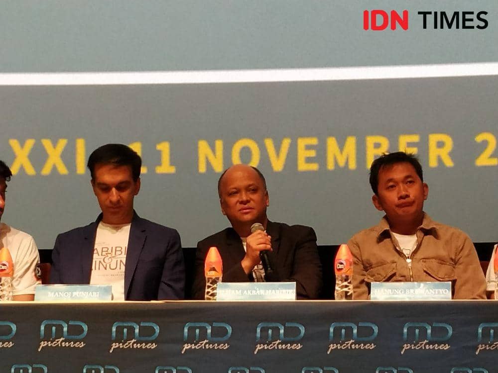 (tengah) Ilham Akbar Habibie, putra pertama pasangan B. J. Habibie dan Ainun dalam perilisan trailer dan original soundtrack film "Habibie & Ainun 3" di Jakarta. 11 November 2019. IDN Times/Nadia Umara