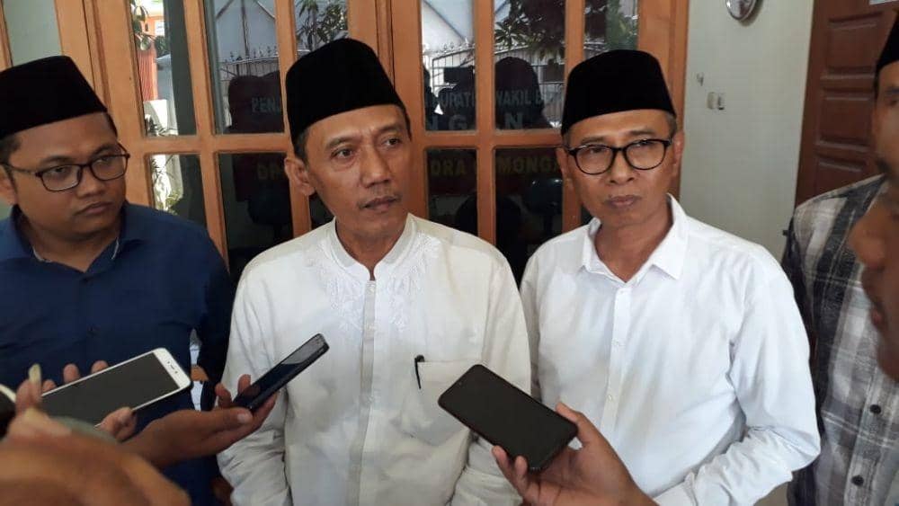 Mantan Ketua Pengurus Cabang (PC) NU Lamongan, KH Bi'in Abdus Salam, usai mendaftarkan diri maju sebagai calon bupati di Partai Gerindra. IDN Times/Imron