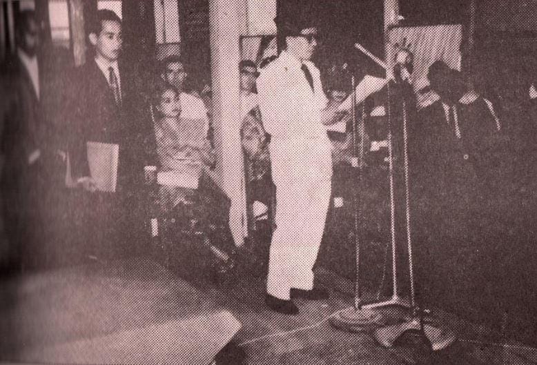 Pelantikan Moeis Hassan sebagai Gubernur Kaltim pada 10 Agustus 1962 (Wikimedia.org)