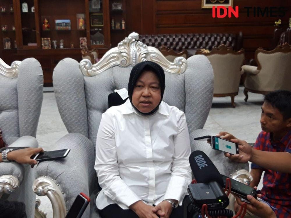 Wali Kota Surabaya, Tri Rismaharini saat ditemui wartawan di kediamannya, Senin, (11/11). IDN Times/Fitria Madia