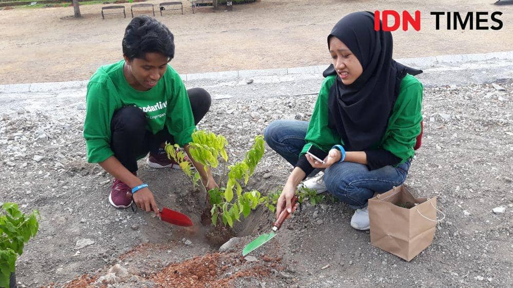 Penanaman ribuan pohon di area Candi Ratu Boko, Yogyakarta, (12/11). IDN Times/Teatrika Handiko Putri