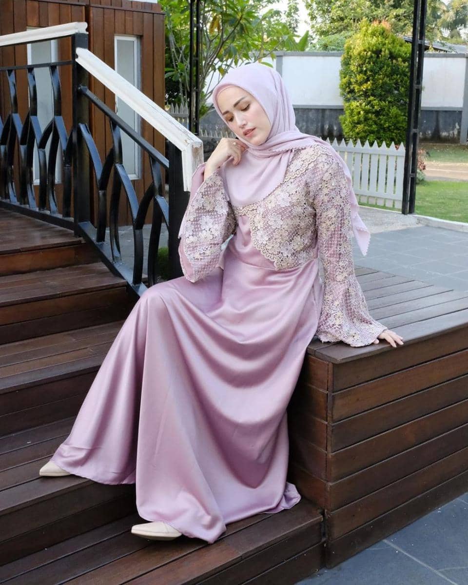 Instagram/adeliapasha