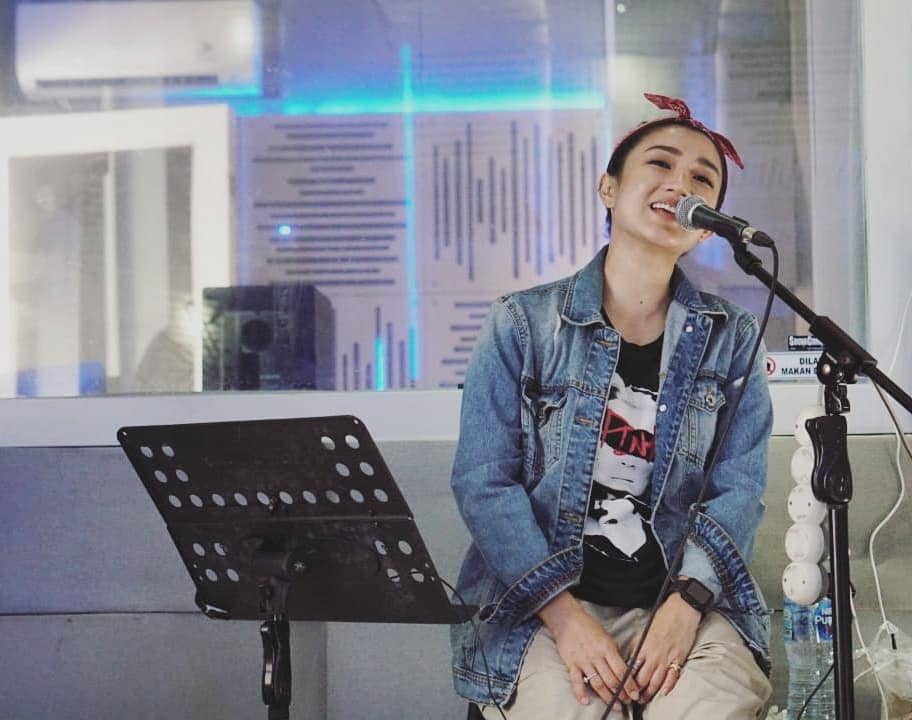 instagram.com/melly_mono