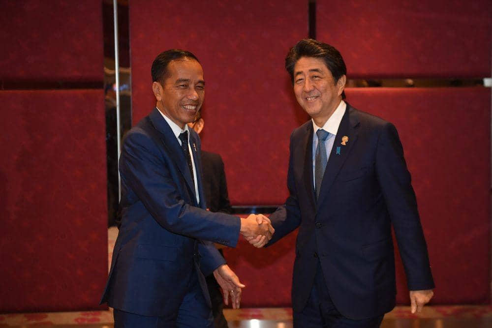 Presiden Joko Widodo dan Perdana Menteri Jepang Shinzo Abe  (ANTARA FOTO/Akbar Nugroho Gumay)