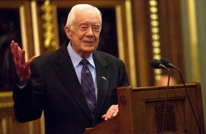 ARSIP FOTO: Mantan Presiden Amerika Serikat Jimmy Carter memberika kuliah tentang pemberantasan cacing Guinea, di House of Lords, London, Inggris, pada 3 Februari 2016. ANTARA FOTO/REUTERS/Neil Hall/File Photo