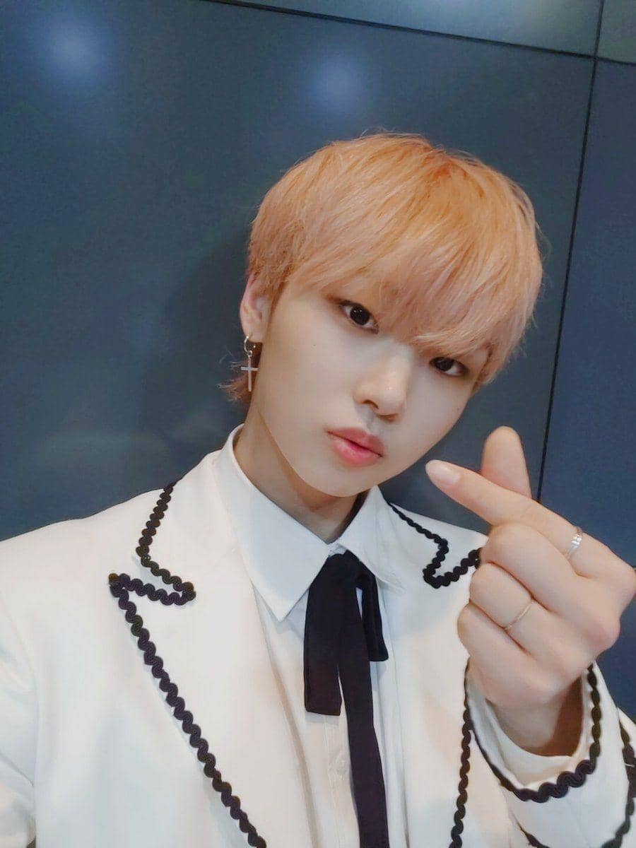 twitter.com/jflo_newkidd