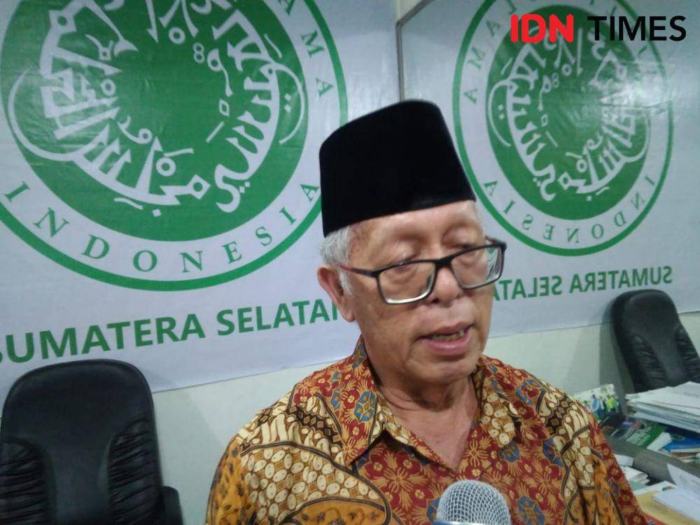 Ketua MUI Sumsel, Prof KH Aflatun Muchtar sepakat imbauan MUI pusat soal pengucapan salam (IDN Times/Rangga Erfizal)