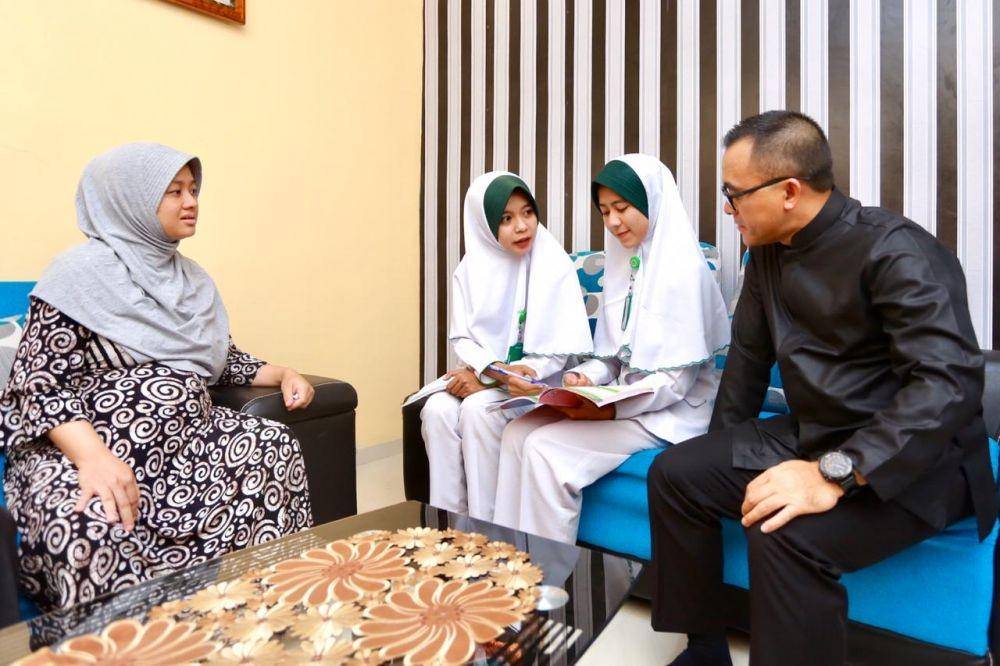 Simulasi pemantauan kesehatan ibu hamil oleh mahasiswa di Banyuwangi. IDN Times/Istimewa