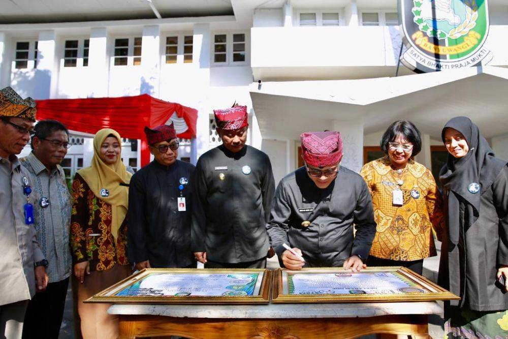Penandatanganan kerjasama Pemkab Banyuwangi dengan kampus untuk melibatkan mahasiswa memantau kesehatan ibu hamil. IDN TImes/Istimewa
