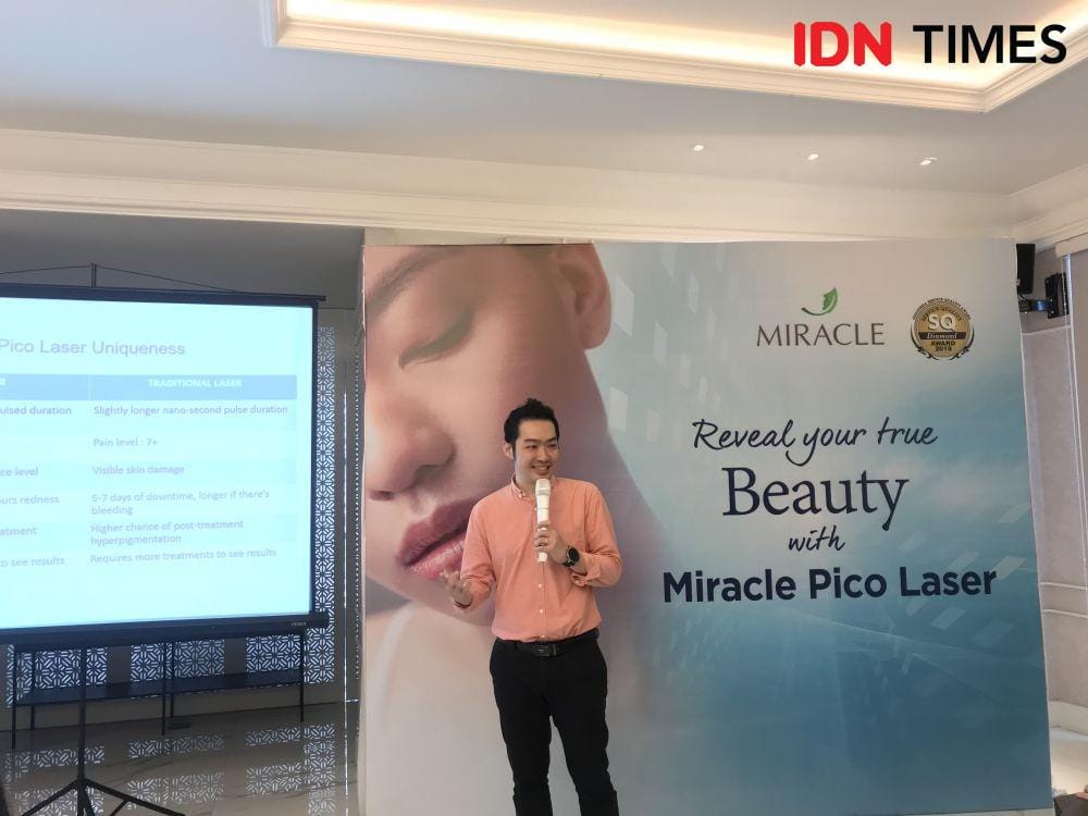 Dokter Patrick sedang menjelaskan tentang Miracle Pico Laser. 12 November 2019. IDN Times/Rully Bunga