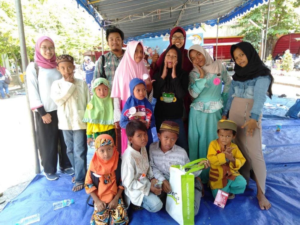 Tak hanya mengajar, Endah dan kawannya kerap membuka penggalangan dana. Dok.IDN Times/Istimewa