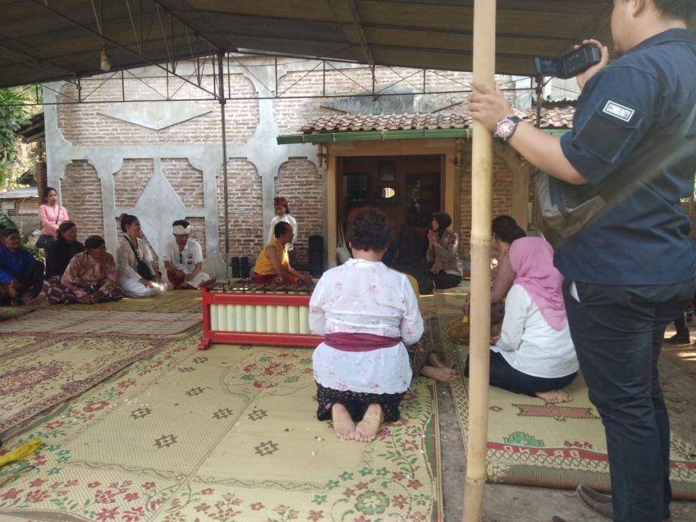 Mediasi antara Forpimcam Pajangan dengan umat upacara Odalan Maha Lingga Padma Buana umat Hindu di dusun Mangir, Bantul - Dok. Istimewa/Polsek Pajangan