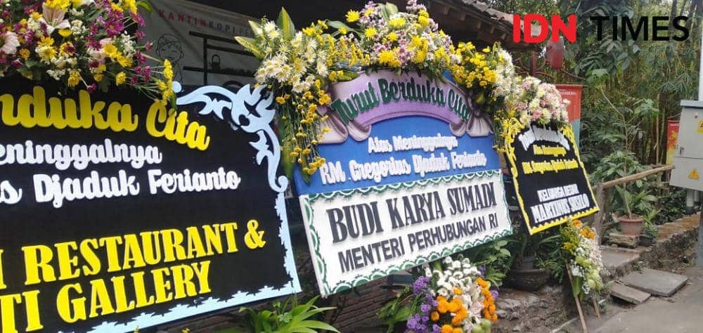 Karangan bunga dari Menhub Budi Karya Sumadi untuk mengenang kepergian Djaduk Ferianto IDN Times/DaruwaskitaIDN Times/Daruwaskita