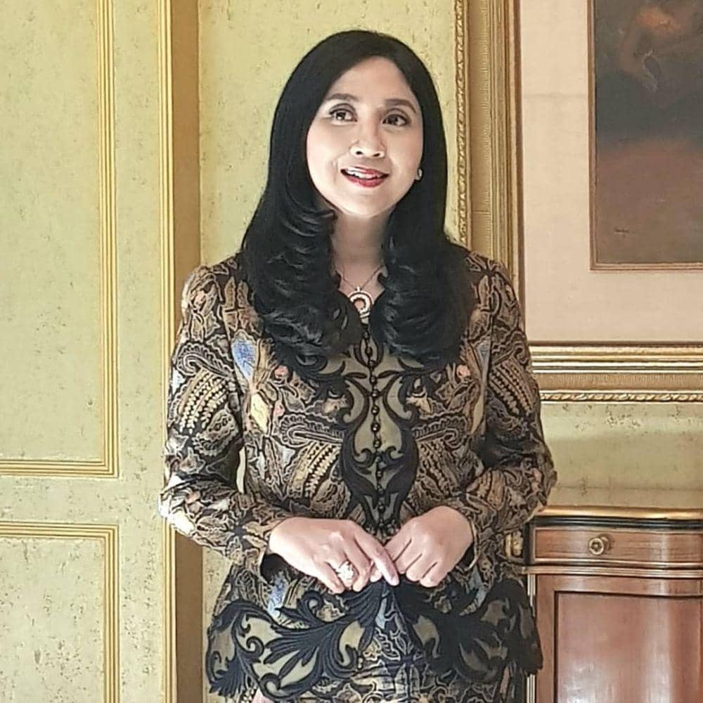 instagram.com/anita_chairultanjung