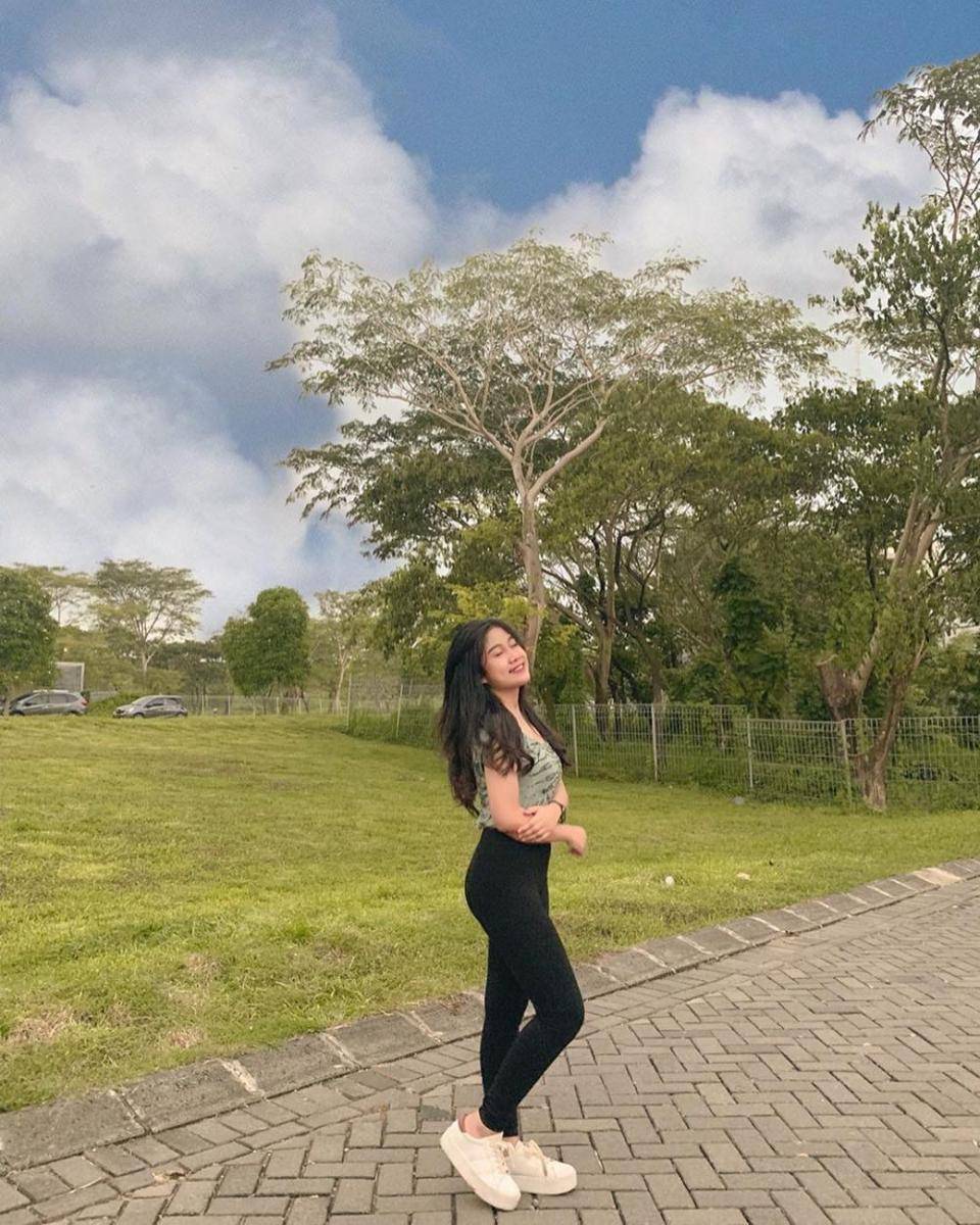 instagram.com/awdella