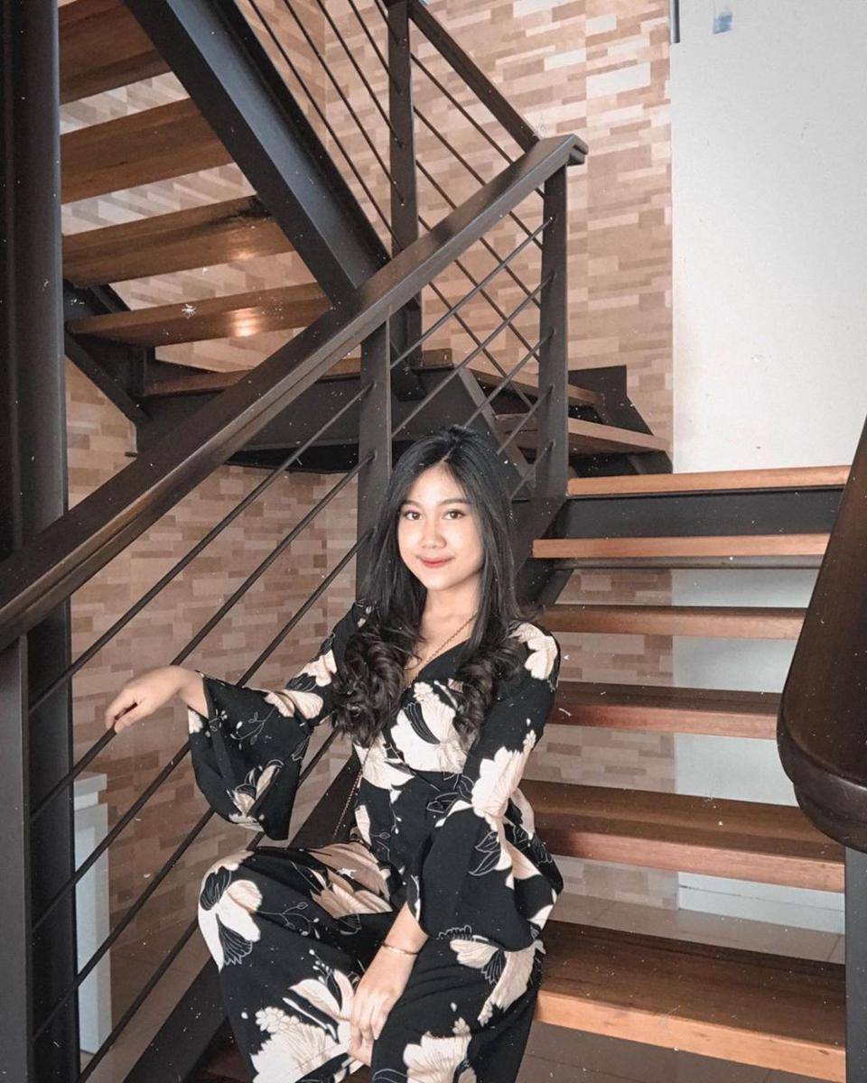 instagram.com/awdella