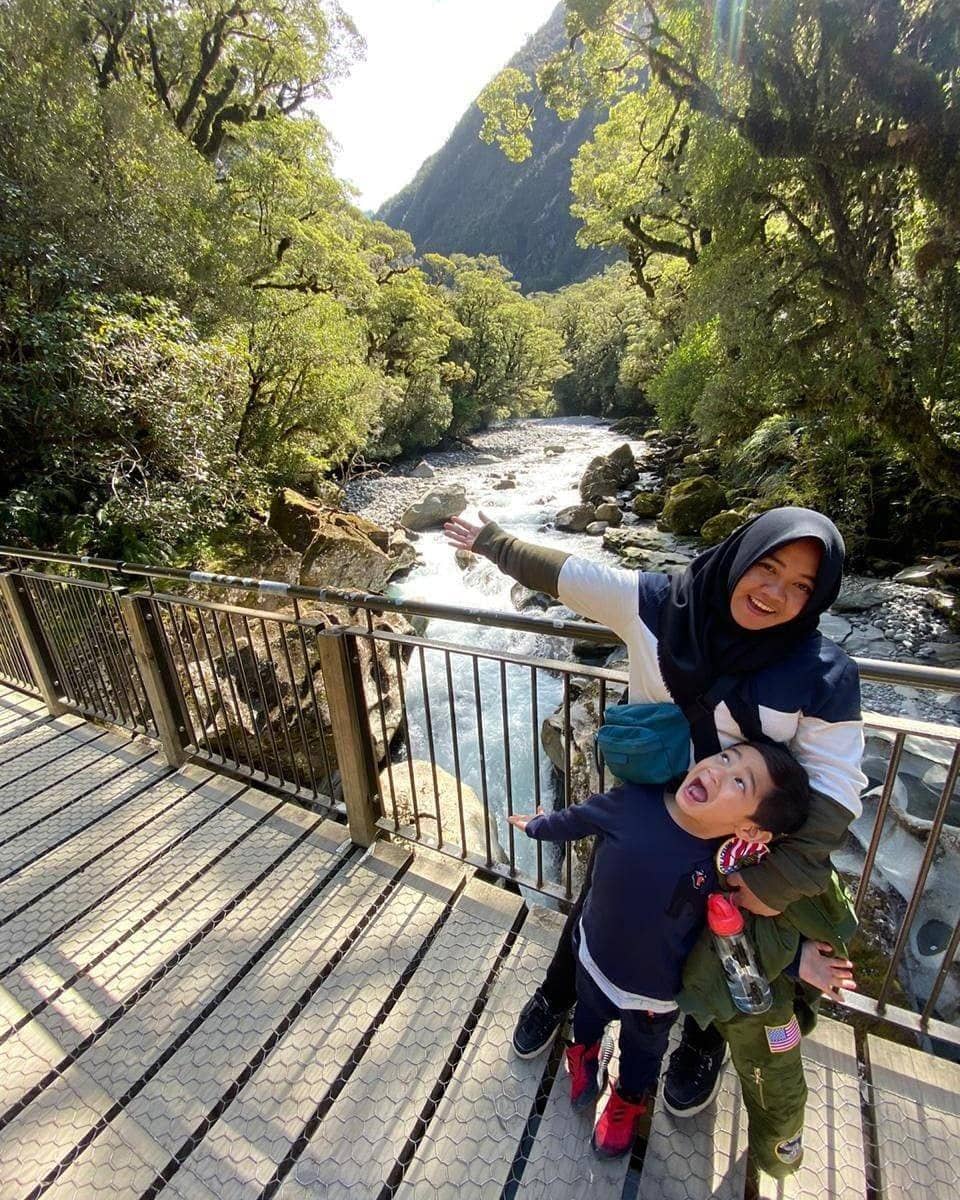 instagram.com/merryraffiahmad