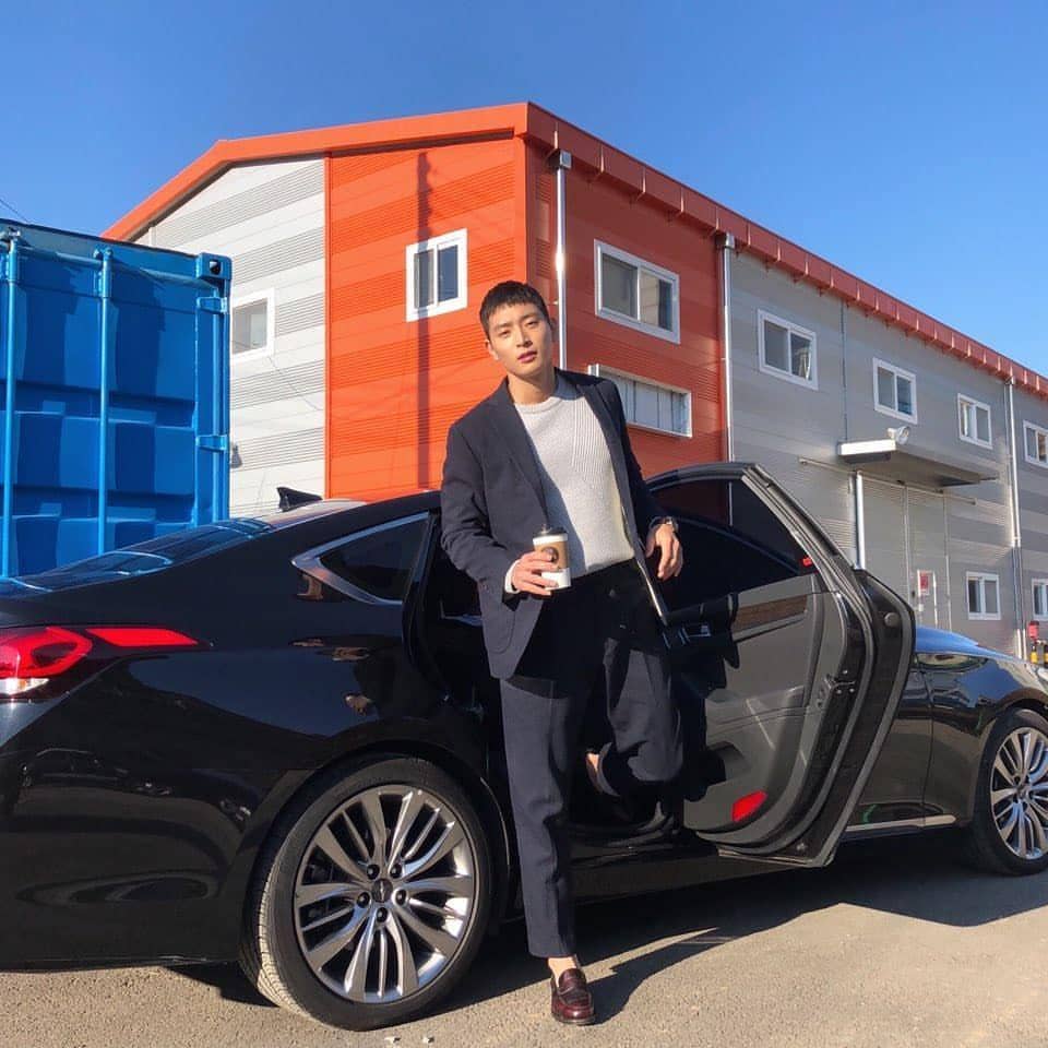 Instagram.com/@jinwoon52