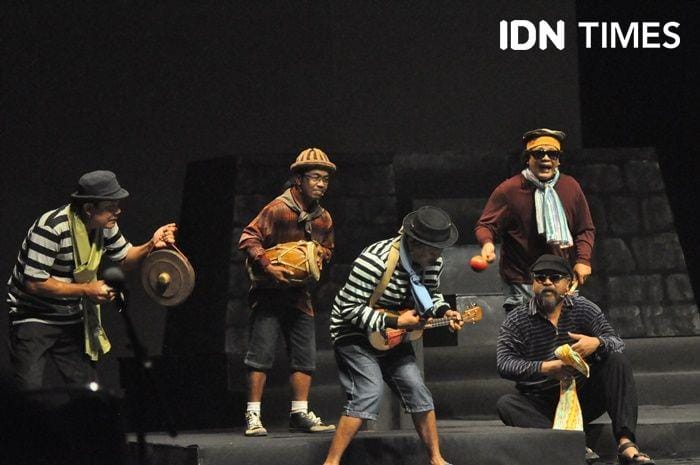 Djaduk Ferianto dalam pementasan Para Pensiunan 2049 di Taman Budaya Yogyakarta, 8 April 2019. IDN Times/Pito Agustin Rudiana