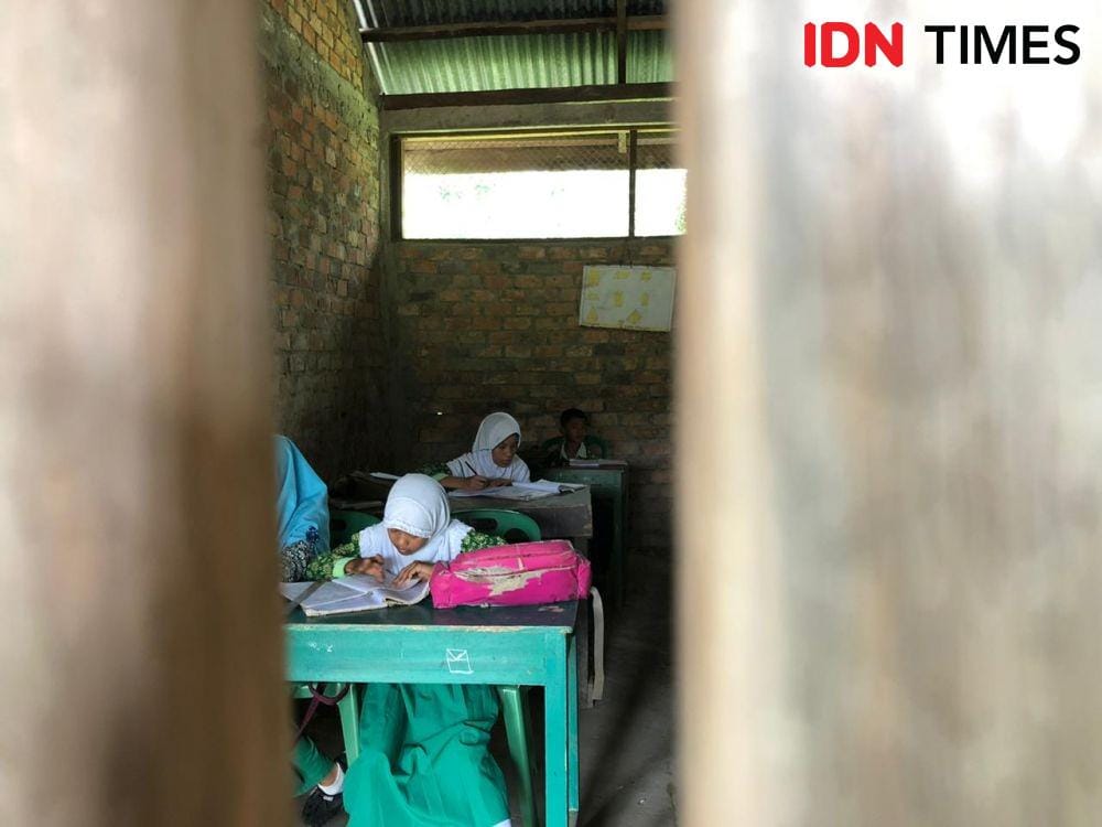 Aktivitas belajar mengajar di Sma Muhammadiyah (IDN Times/Rangga Erfizal)