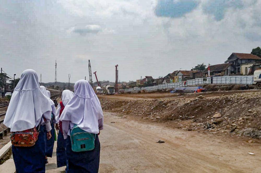 Ilustrasi siswi SMP. IDN Times/Bagus F