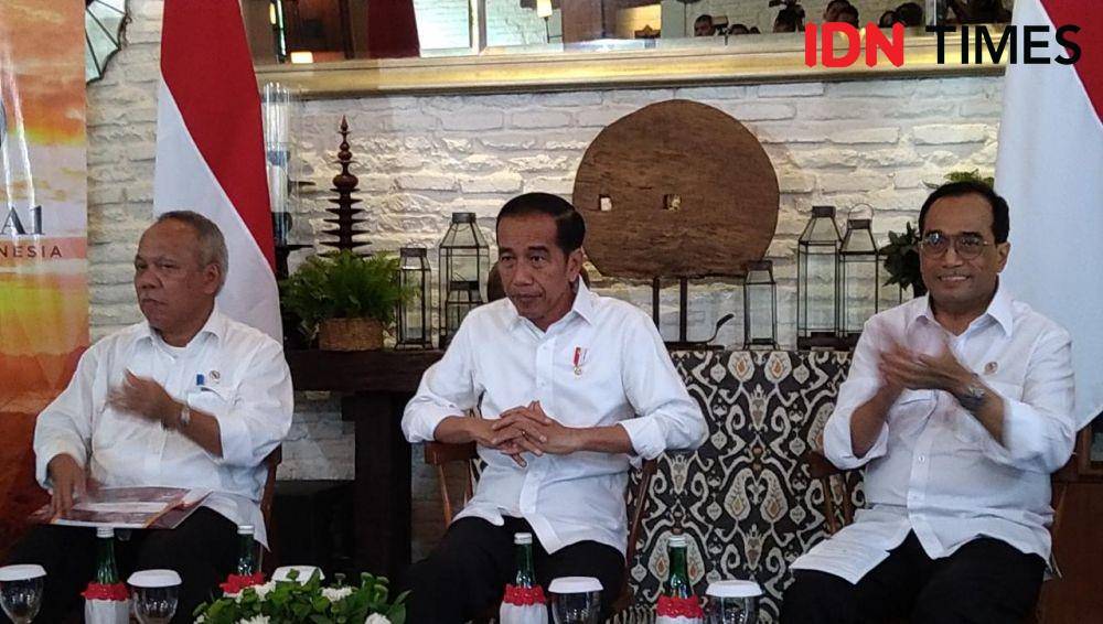 (Presiden Joko Widodo, Menhub Budi Karya Sumadi, Menteri PUPR Basuki Hadimuljono) IDN Times/Helmi Shemi